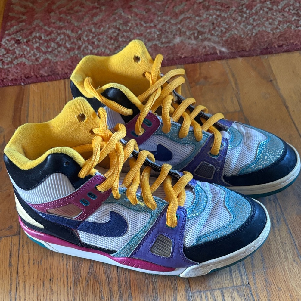 Nike Women's size 7 Multi-Color  Sneakers